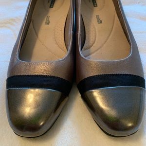 Clarks casual flats 9 1/2 W Like New